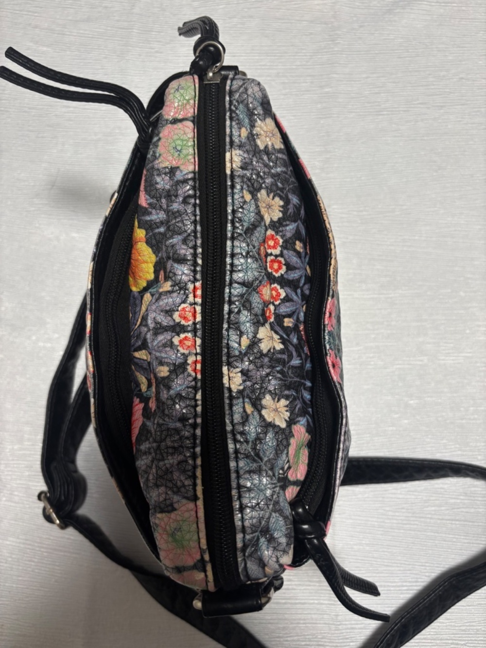Bueno of California Watercolor Floral Shoulder Crossbody Bag Black - Picture 4 of 10